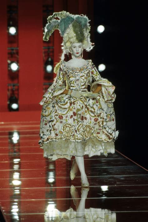 zhaute couture christian dior aw00|Why Christian Dior's Couture is Canon .